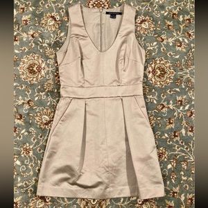 Size 4 French connection. Pockets!